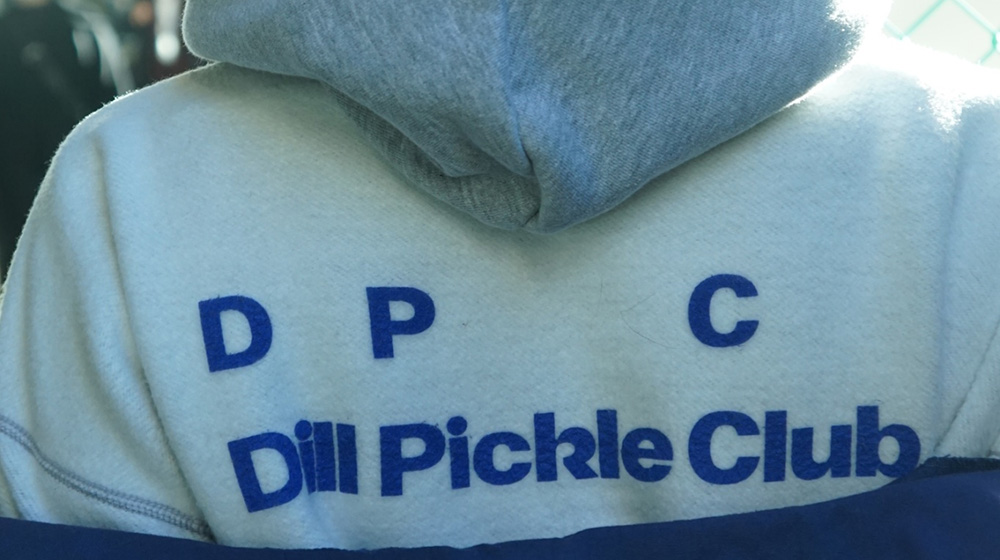 『Dill Pickle Club』のパーカー